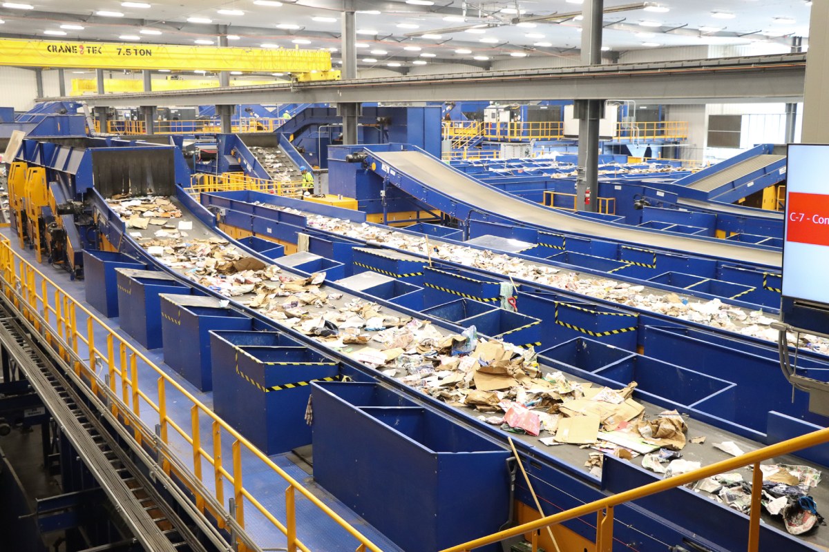 Rumpke Advanced Recycling Center Sorting Recyclables On Conveyor Belt